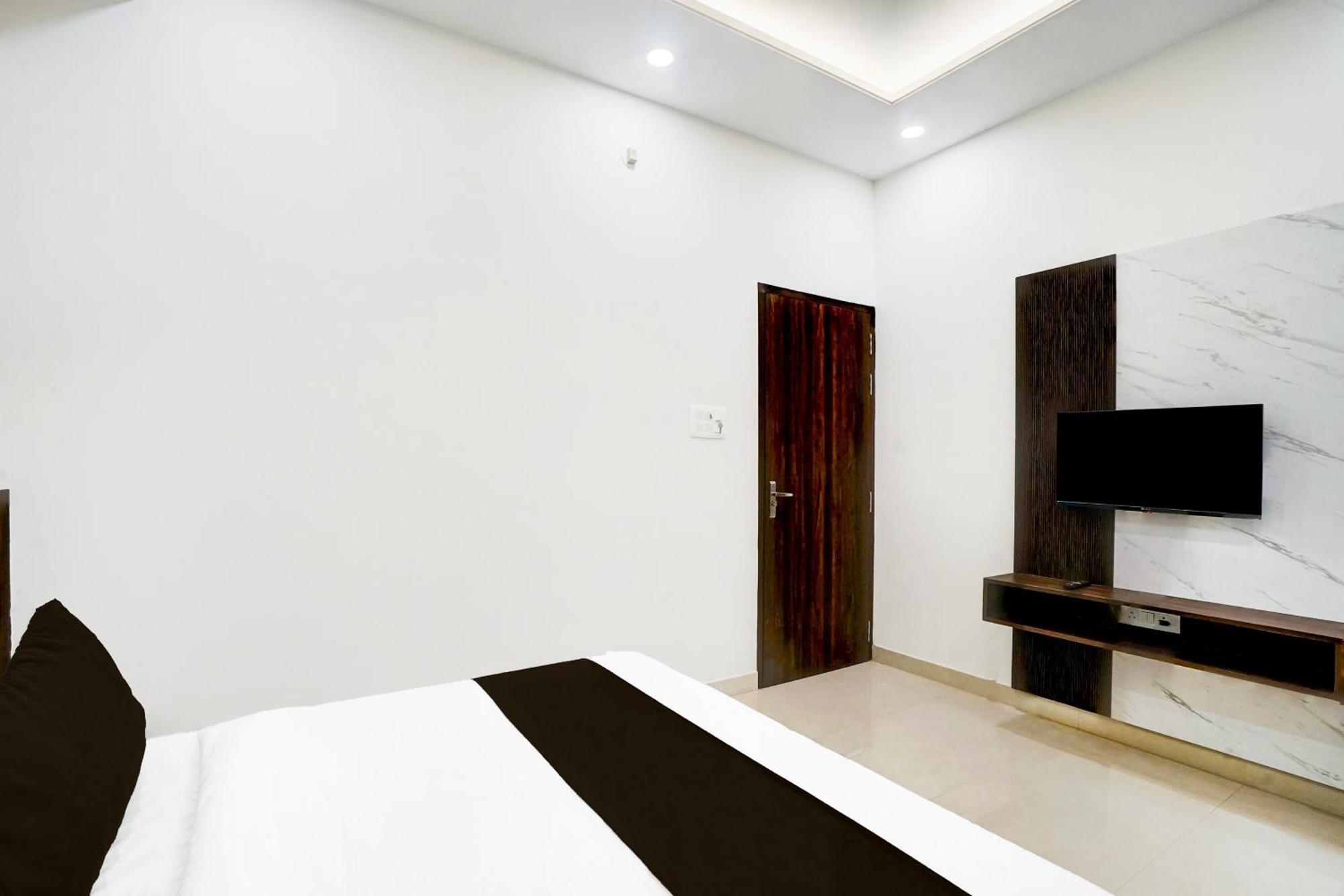 Collection O Golden Sapphire Hotel Джайпур Екстериор снимка