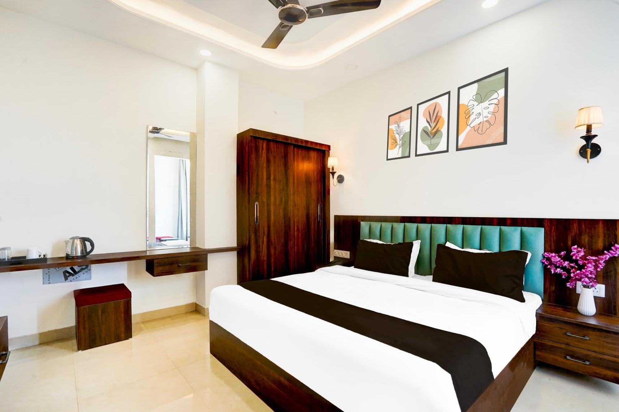 Collection O Golden Sapphire Hotel Джайпур Екстериор снимка