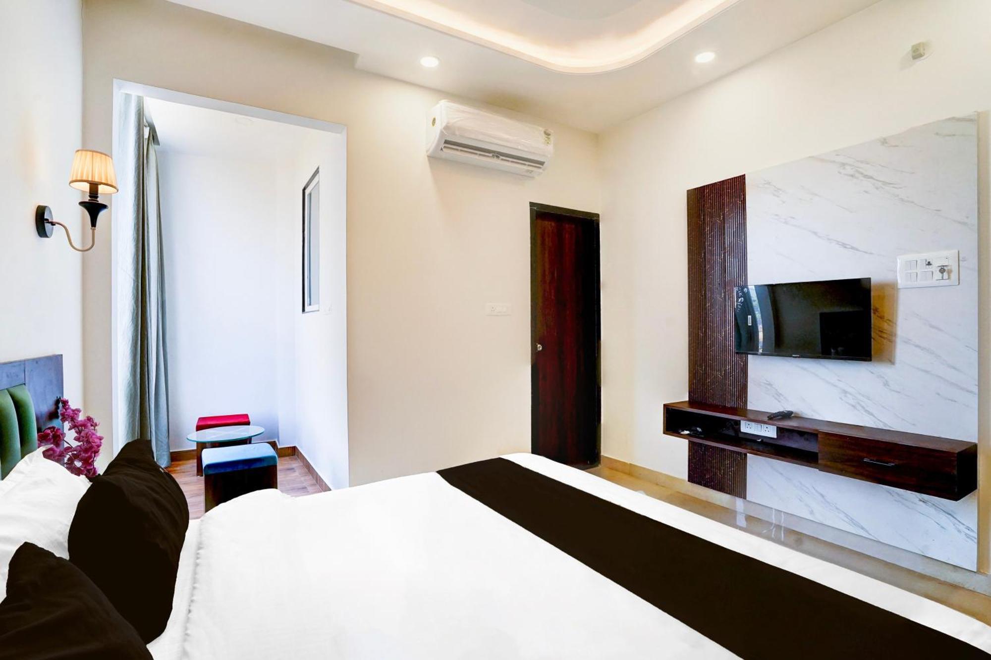 Collection O Golden Sapphire Hotel Джайпур Екстериор снимка