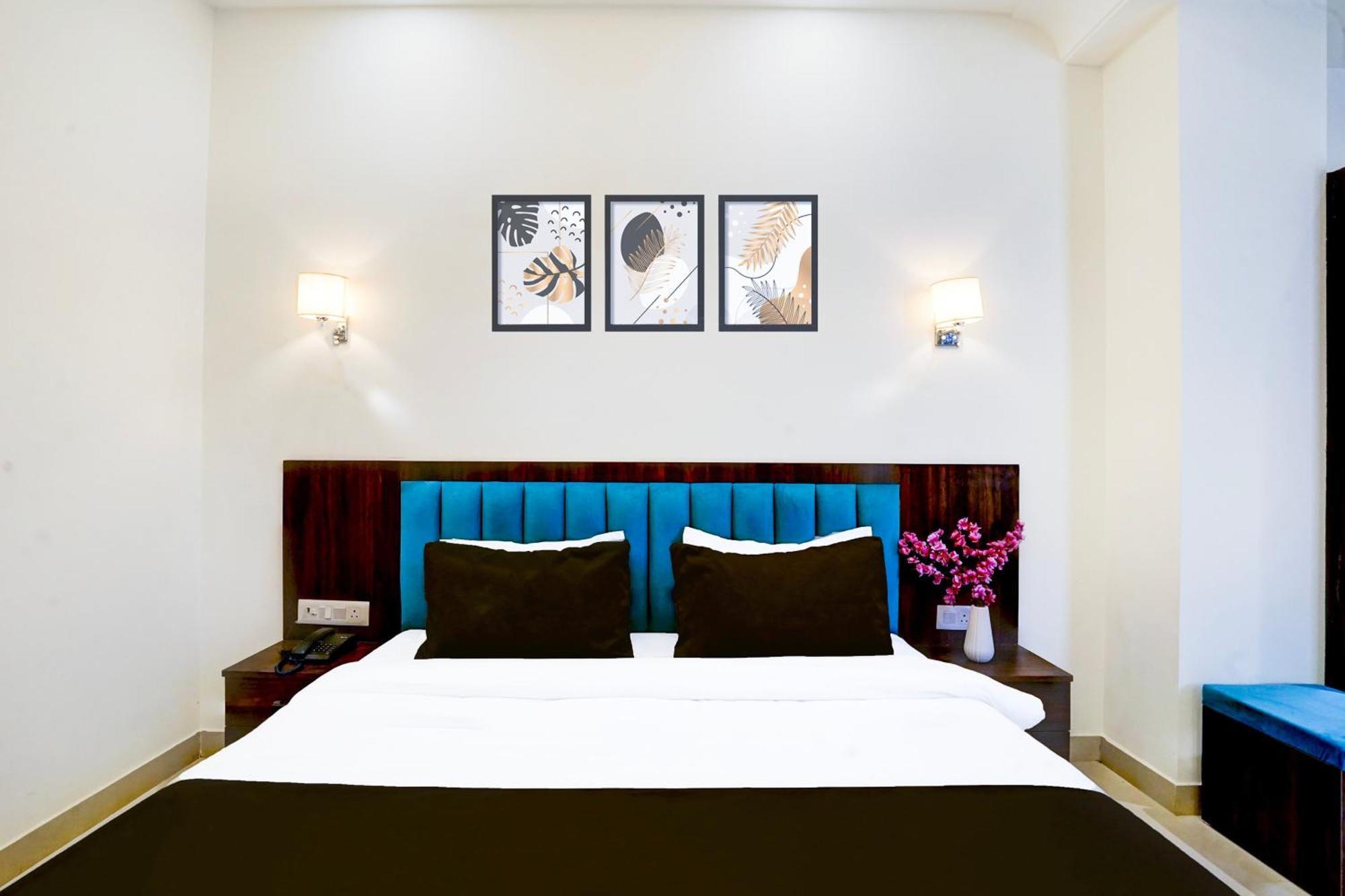 Collection O Golden Sapphire Hotel Джайпур Екстериор снимка